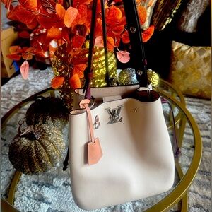 Louis Vuitton LV Shoulder Bag  Lock Me Bucket Beige Calf Leather